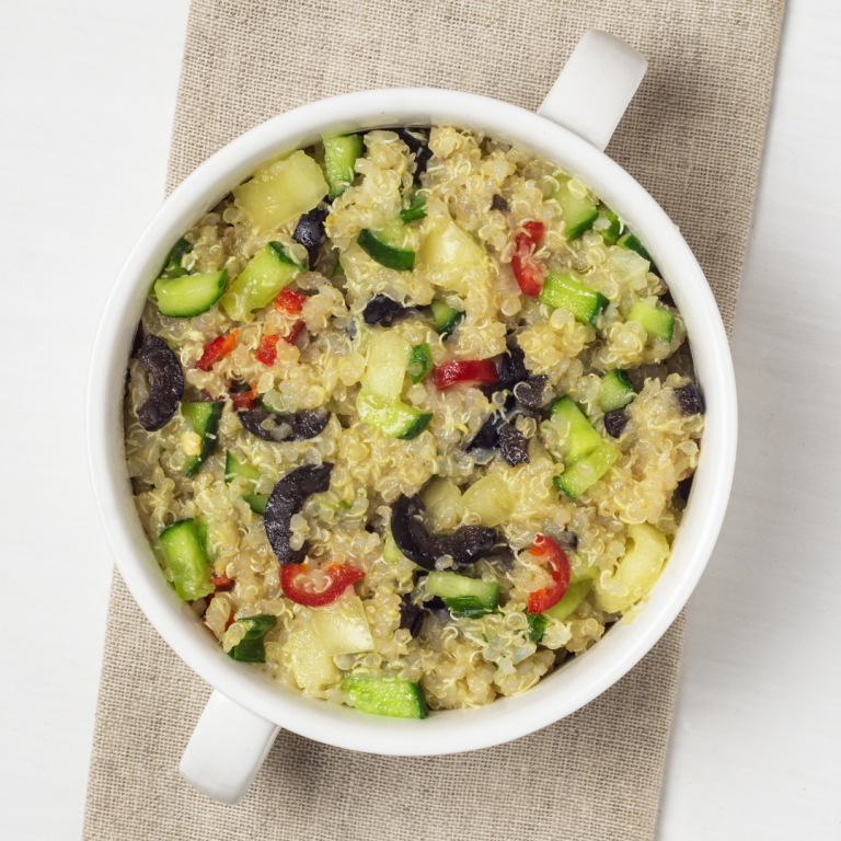 Presentazione di un'insalata di quinoa